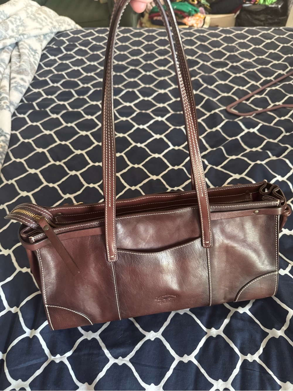 Leather Shoulder Bag in Dark Briwn - Classic Women’s Tote